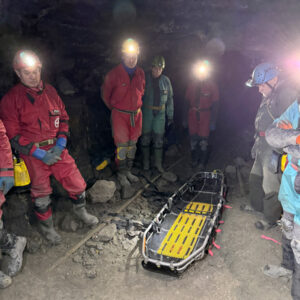 Stretcher loading and preparing for a vertical haul. (Pic: K.Lake)